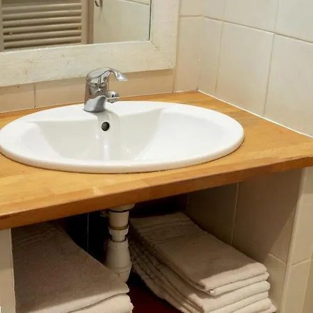 Clair Et Lumineux Au Centre De Apartment